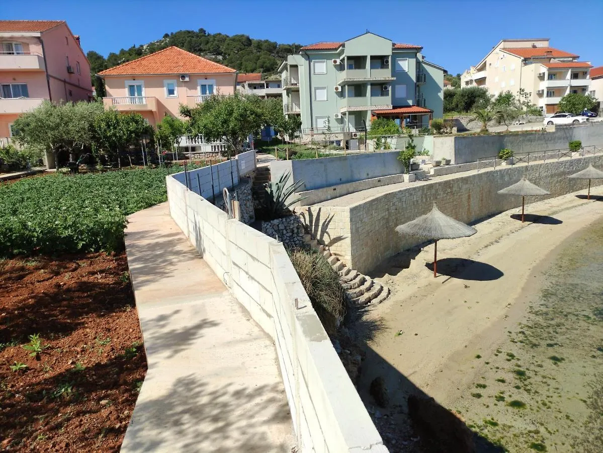 Apartments Lukacic Tkon Croatia