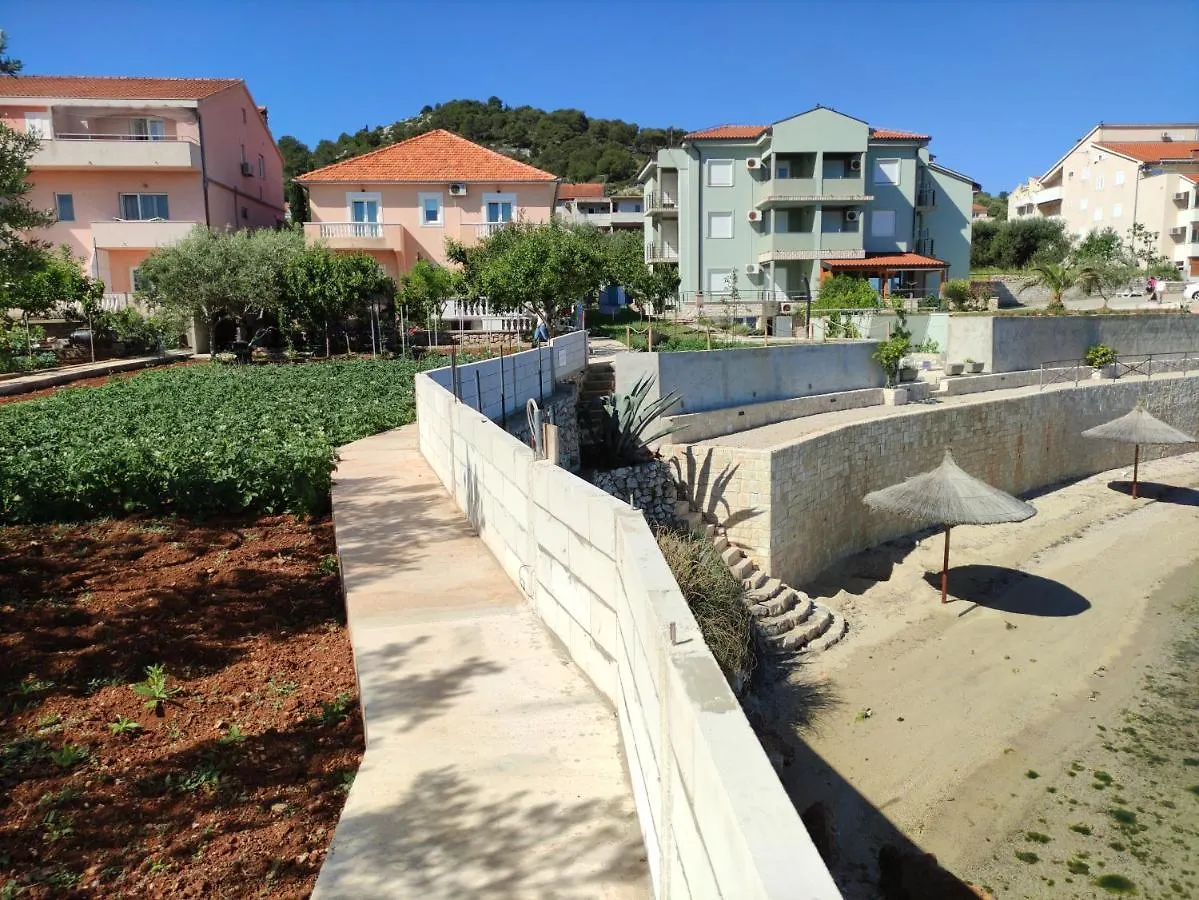 Apartments Lukacic Tkon 0*,  Croatia