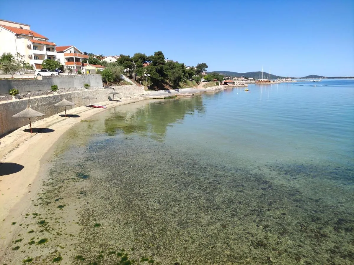 Apartments Lukacic Tkon