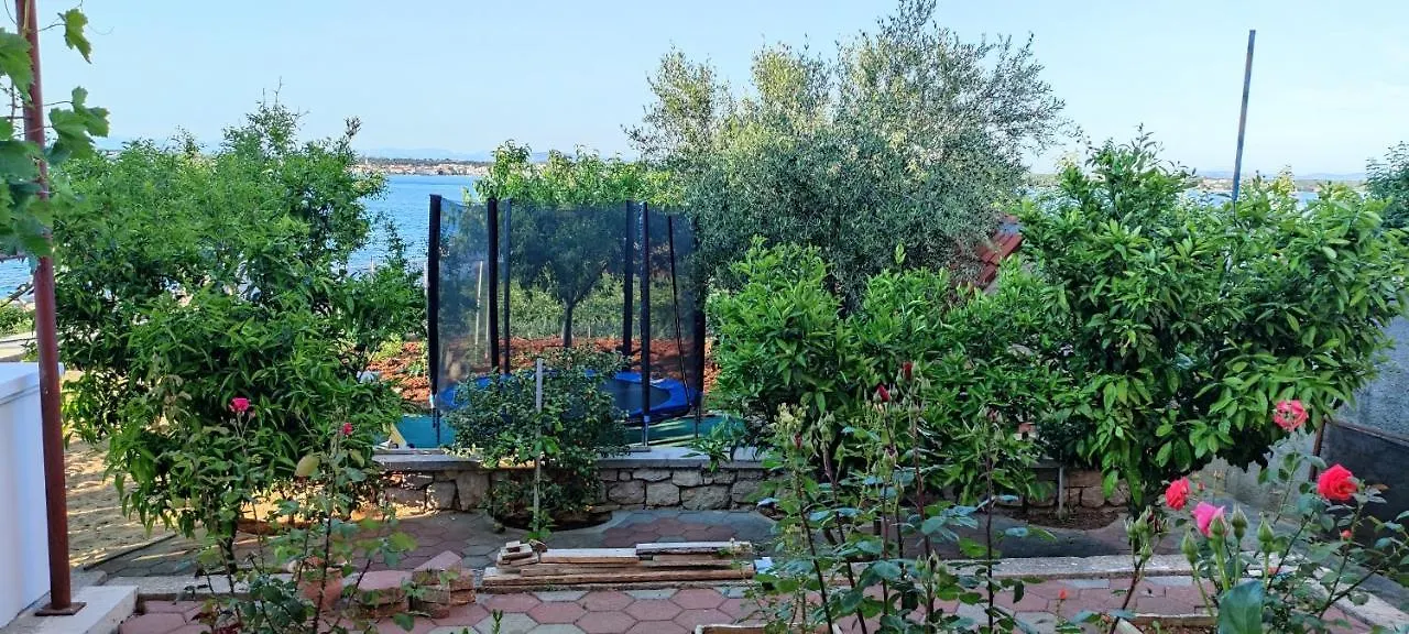 Apartments Lukacic Tkon