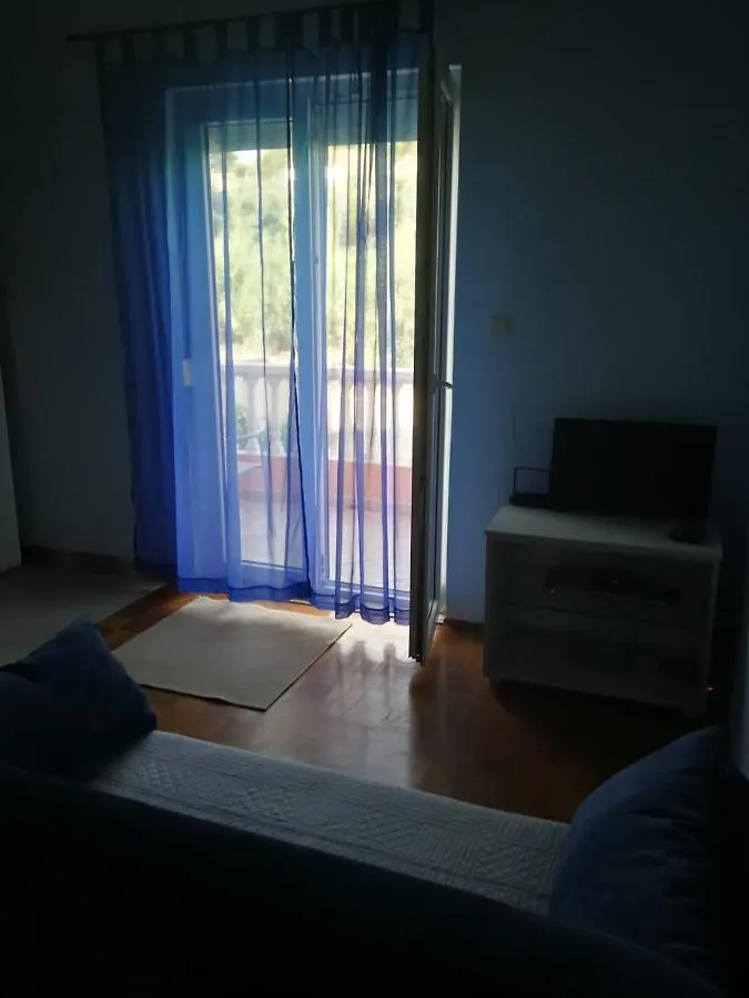 Apartments Lukacic Tkon