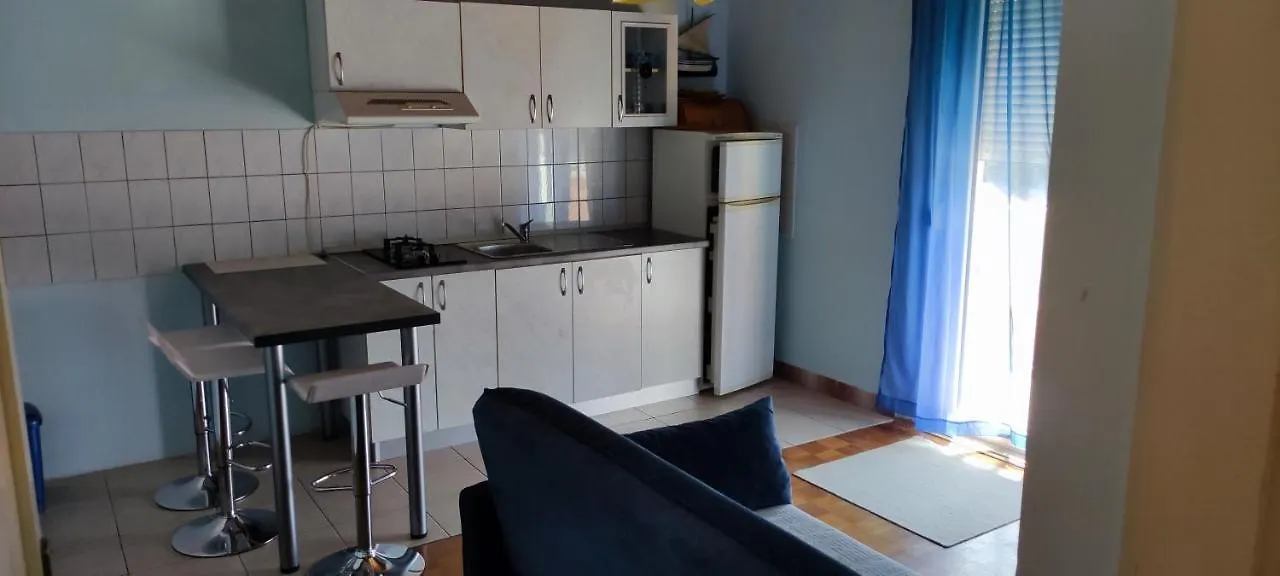 Apartments Lukacic Tkon