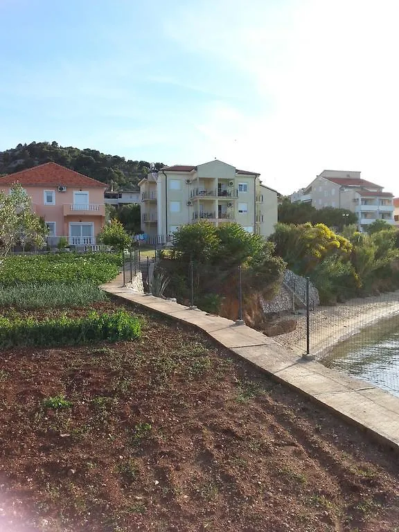 Apartments Lukacic Tkon