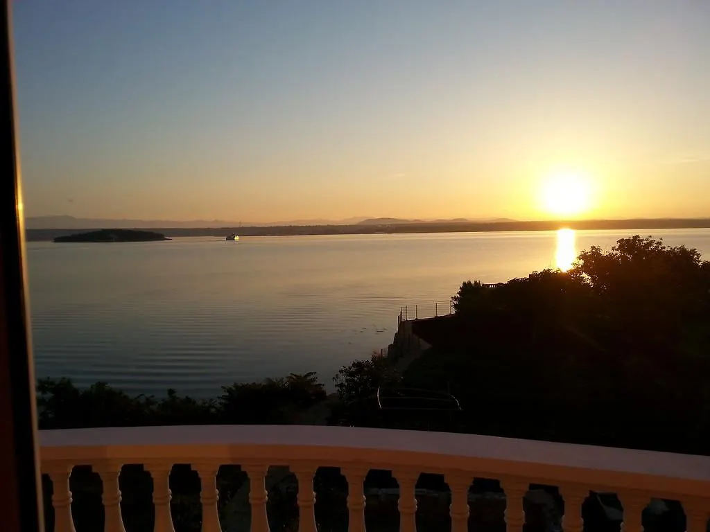 Apartments Lukacic Tkon