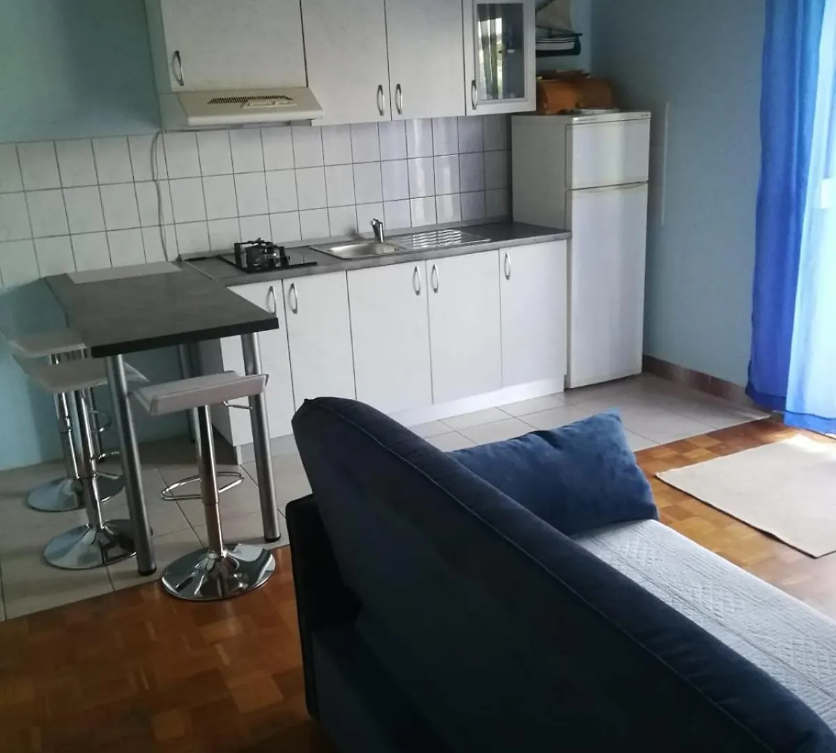 Apartments Lukacic Tkon