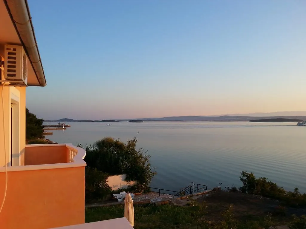 Apartments Lukacic Tkon