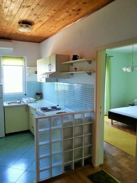 Apartments Lukacic Tkon