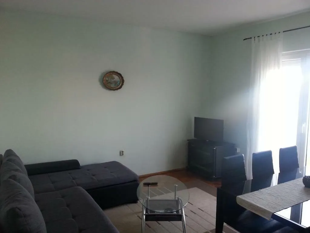 Apartments Lukacic Tkon